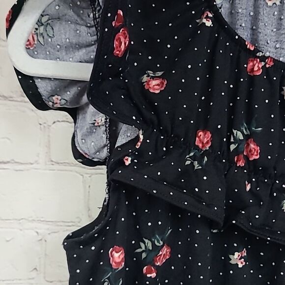 LuLaRoe Stasha Ruffle Top XS 0/2 Black Rose Floral Polka Dot Printed Knit Tee - Picture 6 of 11
